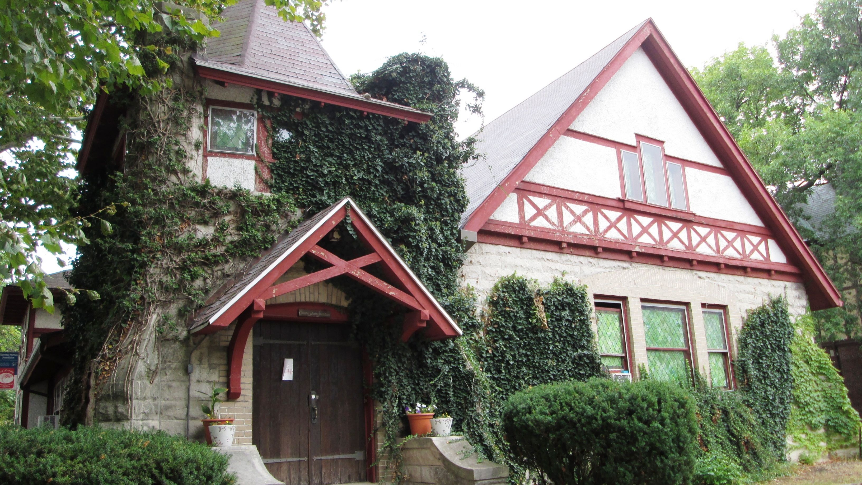 Exterior of the Channing-Murray Foundation on the campus of the University of Illinois at Urbana-Champaign
